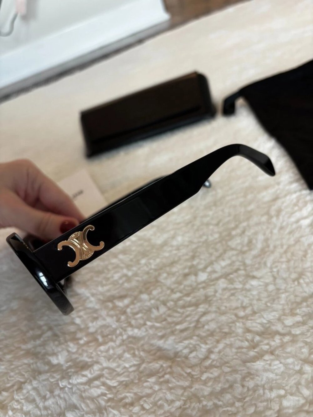Celine Triomphe Oval Women Sunglasses CL40194U 01A Black Frame - Picture 3 of 10